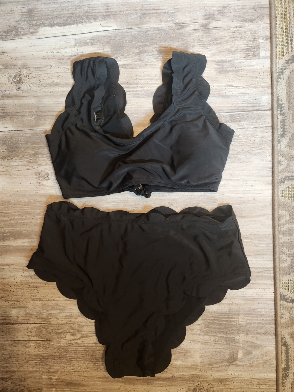 Women’s Black Scallop Edge Bikini Set